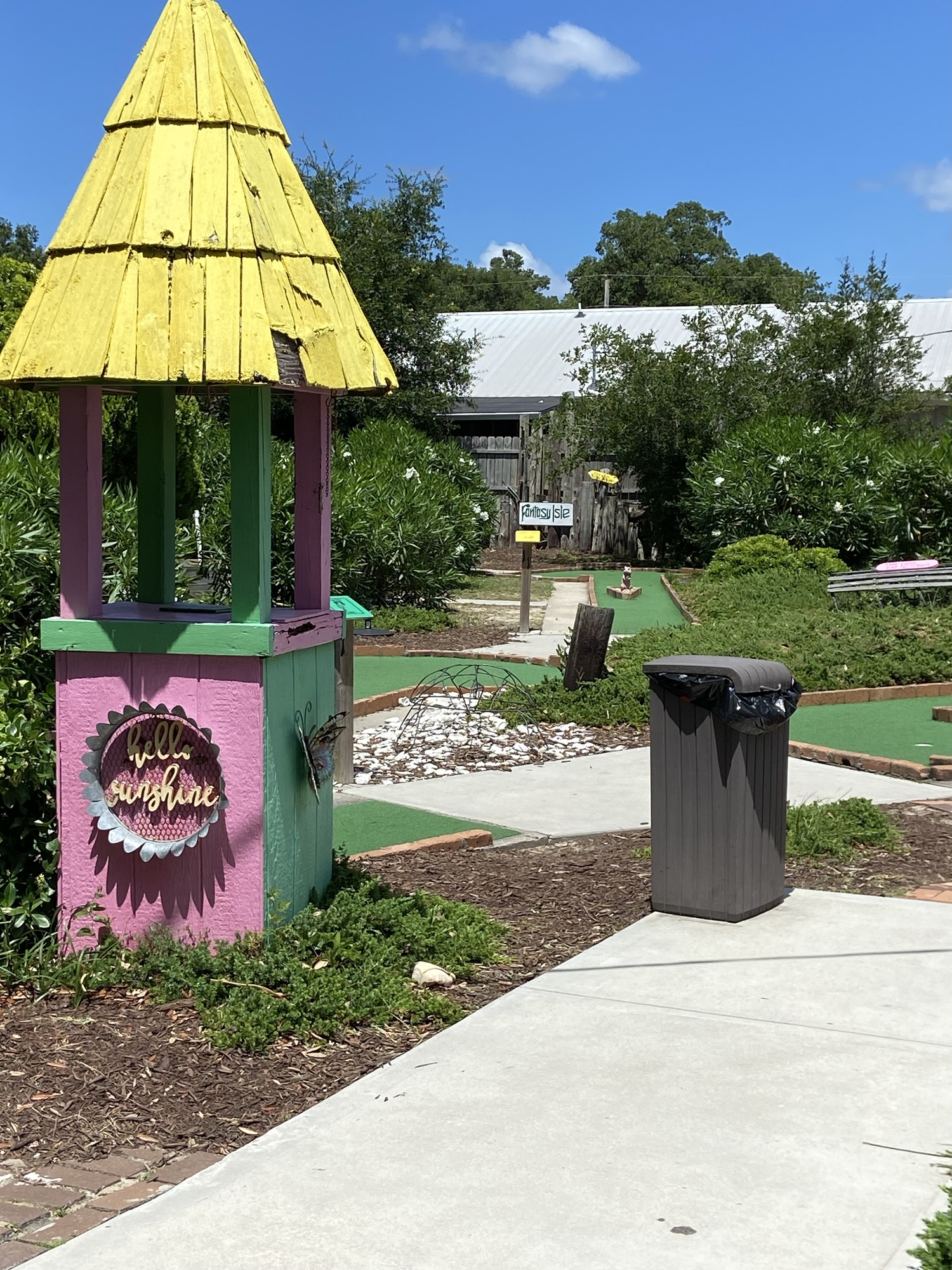 Mini golf entrance sign that says Hello Sunshine